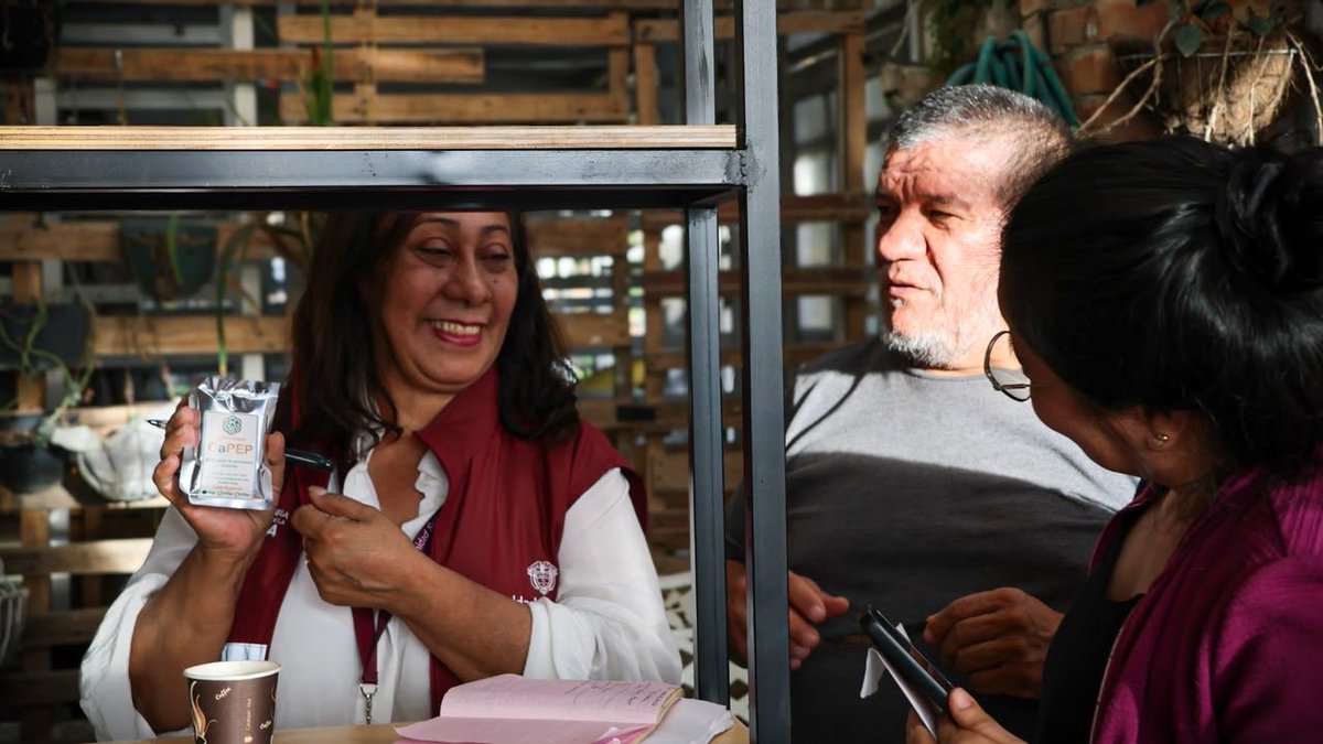 UsolidariaCo's tweet photo. En Pitalito, el café encuentra un nuevo espacio para crecer junto a quienes lo hacen posible.☕️

Celebramos la inauguración de la Tienda Solidaria y Popular de Pitalito, una apuesta que impulsa el trabajo asociativo y posiciona el café de calidad como símbolo de desarrollo. 🫶🏻 https://t.co/1K79V6CZ4Y