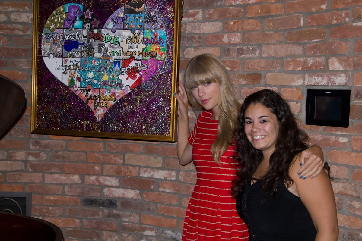 kdidz4's tweet photo. On this date in 2010 @taylorswift13 tweeted our Puzzle Piece Project. It’s something my friends and I are so proud of. It’s hanging in her condo in Nashville. @taylornation13 https://t.co/2FPUUsXHLa