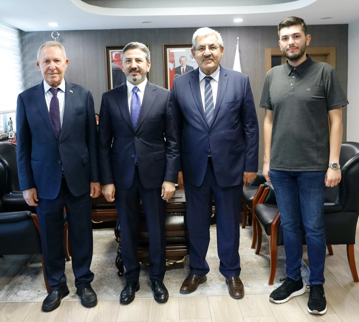 AhmetAYDIN_02's tweet photo. Bakanlığımızda, 27. Dönem Kırşehir Milletvekilimiz Sn. Hacı Turan, Petlas Yönetim Kurulu Başkanı Sn. Mustafa Özcan, Petlas Genel Müdürü Sn. Hakan Yalnız, Akıncılar Belediye Başkanımız Sn. İsmet Çetinkaya, Ezdi Kanaat Önderi Sn. Ali Yüksel  ve kıymetli misafirlerimiz ile bir araya geldik. 

Gerçekleştirdiğimiz görüşmede yerel yönetimler, istihdam ve çalışma hayatına ilişkin konular üzerine verimli değerlendirmelerde bulunduk.

Nazik ziyaretleri ve kıymetli sohbetleri için kendilerine teşekkür ediyorum.