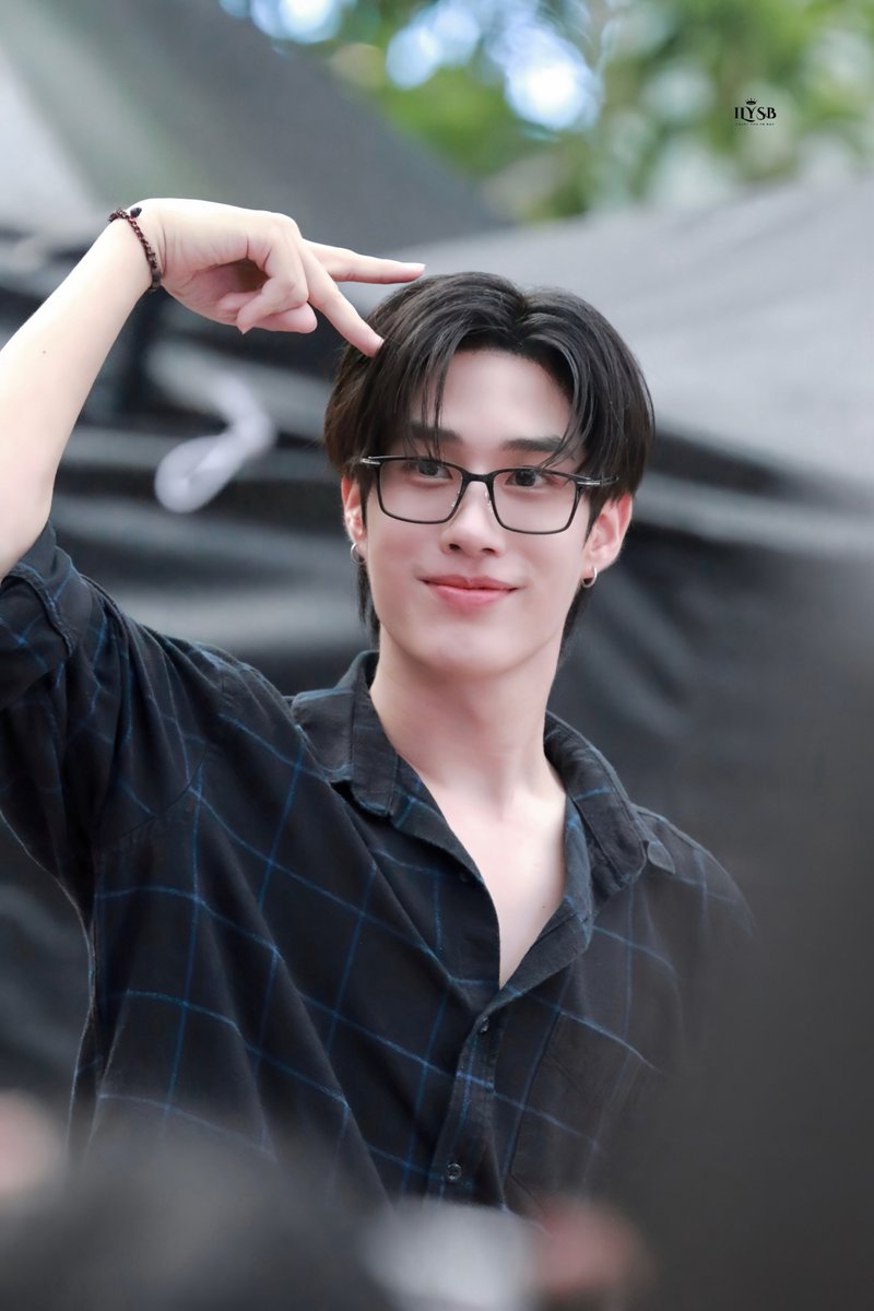 ilysb_ff2's tweet photo. ขอลงแว่นมานี่มาประดับแอคเคาท์หน่อยยยย😭😭

#KhemjiraBusking
‧꒰ #TleFirstone #เติ้ลเฟิร์สวัน ꒱
✴︎ #TLE_mtm @TLE_mtm ✴︎ https://t.co/kgFKKX1eqw
