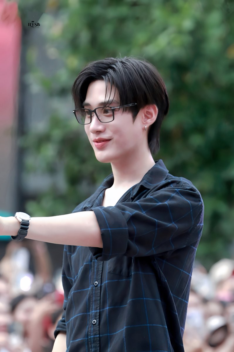 ilysb_ff2's tweet photo. ขอลงแว่นมานี่มาประดับแอคเคาท์หน่อยยยย😭😭

#KhemjiraBusking
‧꒰ #TleFirstone #เติ้ลเฟิร์สวัน ꒱
✴︎ #TLE_mtm @TLE_mtm ✴︎ https://t.co/kgFKKX1eqw