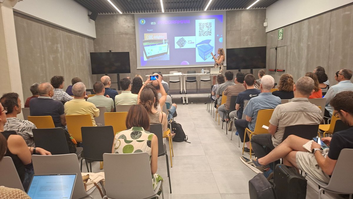 Delightex_Edu's tweet photo. Our Ambassadors Jesús Arbués and Ester Magrinyà recently represented attended Aumentame 2026, where Ester presented one of their latest projects and led a workshop using Delightex Edu.
Thank you both for continuing to inspire educators and share your passion ✨️ https://t.co/gjhJrw0jFw