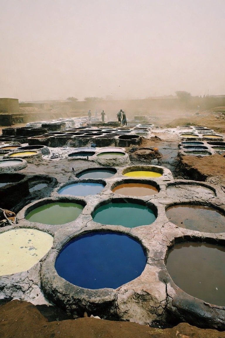 UzorStevenson's tweet photo. Fun Fact 📌

Did you know that Nigeria has a clothing factory that has been  running non-stop since 1498: 
The Kofar Mata Dye Pits in Kano, Nigeria, were established over 520 years ago and are still fully functional today. Artisans there still use the exact same ancient, sophisticated fermentation formulas (combining natural indigo plant, potash, and ash) to produce highly valued, deep-blue glazed fabrics.