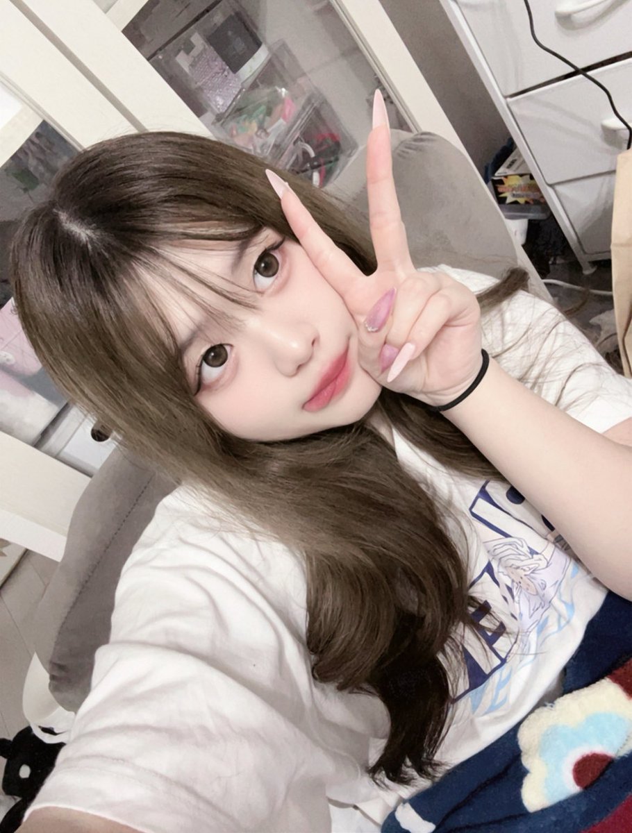 ramoon_nyass's tweet photo. 最近ネイル変えすぎ問題なんだけど、もう変えたい

みんな爪の違いわかる？？笑笑笑笑笑笑 https://t.co/ss3f8xoruD