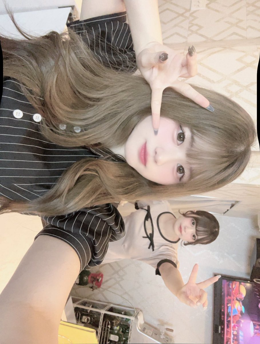 ramoon_nyass's tweet photo. 最近ネイル変えすぎ問題なんだけど、もう変えたい

みんな爪の違いわかる？？笑笑笑笑笑笑 https://t.co/ss3f8xoruD