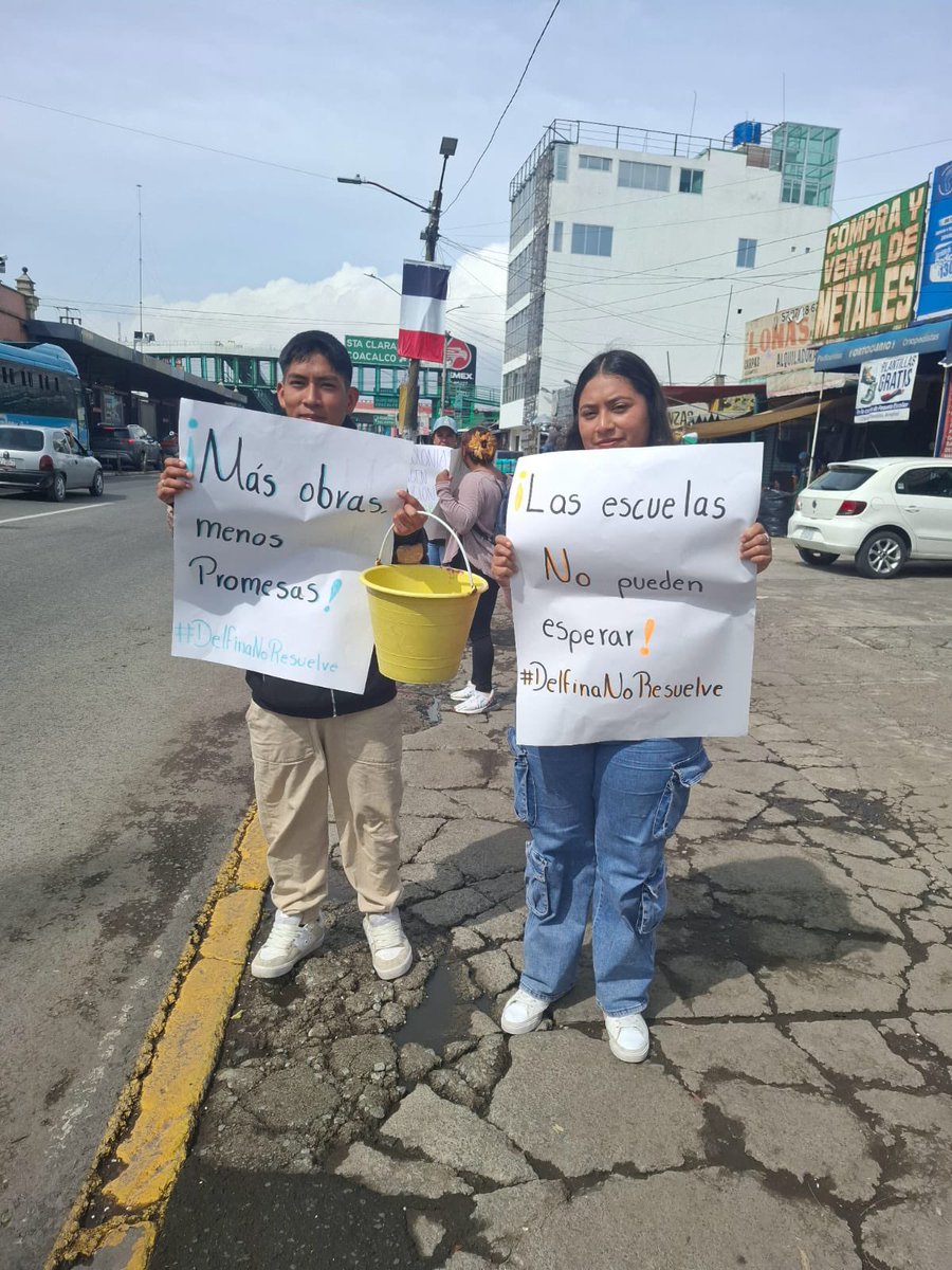 antorchaedomx's tweet photo. La mañana de este lunes, integrantes del Movimiento Antorchista del Estado de México nos hicimos presentes en diversas vialidades y principales avenidas de la entidad para denunciar la insensibilidad del gobierno que encabeza Delfina Gómez Álvarez ante la falta de respuesta. https://t.co/uE9H8ZtBu4