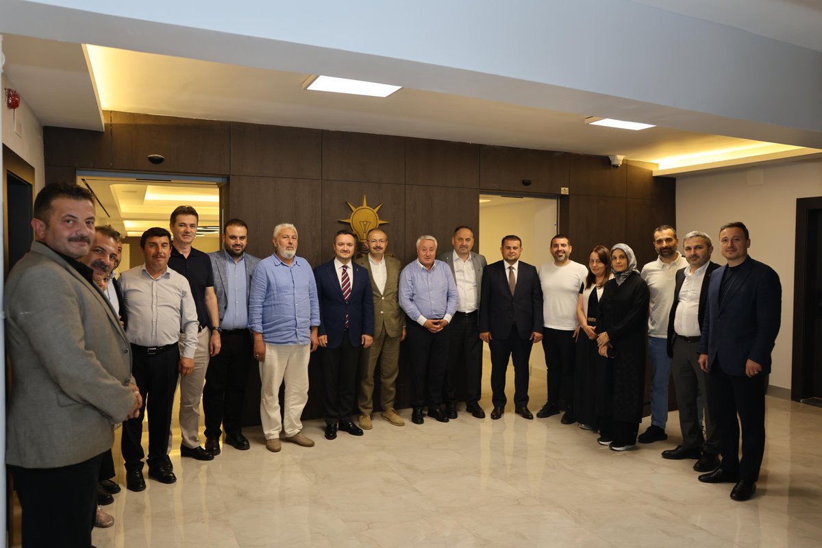 ozdemirsamet's tweet photo. 📍AK Parti Ordu İl Başkanlığımızdayız

AK Parti Genel Merkez MKYK Üyemiz, kıymetli hemşehrimiz Sayın Temel Başalan ve Gölköy Belediye Başkanımız Sayın Fikri Uludağ’ın katılımlarıyla, AK Parti Ordu İl Yürütme Kurulu Haftalık Olağan Toplantımızı gerçekleştirdik.

Toplantımızda alınan kararların AK Partimize ve şehrimize hayırlı olmasını diliyorum.