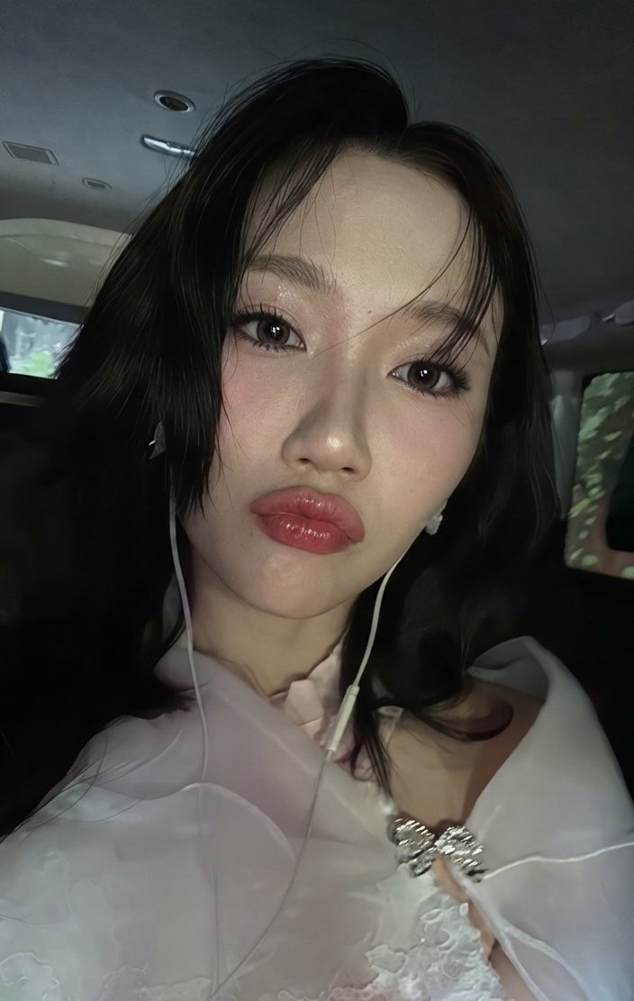 jecimaca's tweet photo. meng with her pouting agenda 😗 https://t.co/UgGZ4wvVKq