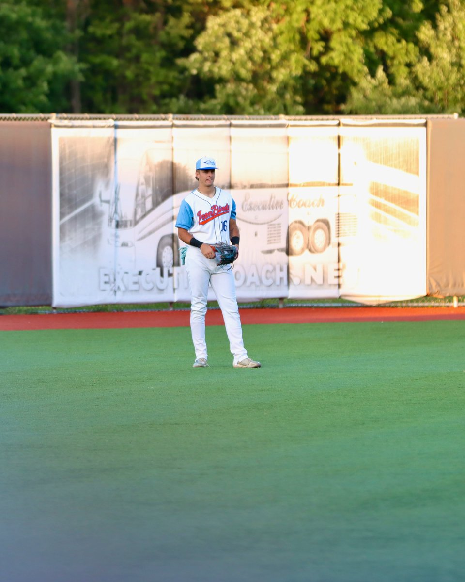 IronBirds's tweet photo. SIGNED. βοΈ
Congratulations to Josh Skowronski on signing with the San Diego Padres! π
Josh was a key piece for the IronBirds, tallying 8 hits, 9 RBIs, and 10 runs while seeing time across the outfield!
We're proud to have been part of your journey!
#GoIronBirds #LetsFly https://t.co/YuvCqP1Rzb