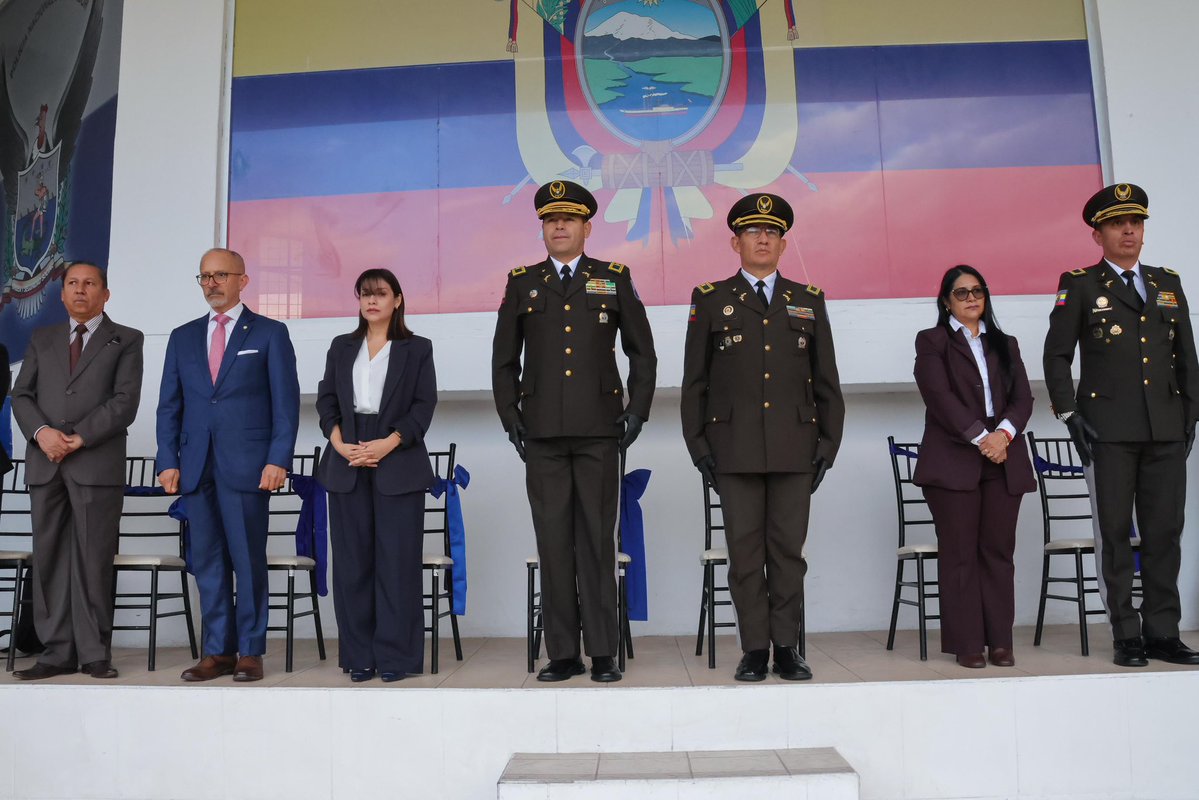 CJudicaturaEc's tweet photo. La presidenta del @CJudicaturaEc, Mercedes Caicedo Aldaz (@mechascaicedo), la vocal @MagalyRuizCajas y el presidente subrogante de la @CorteNacional, Alejandro Arteaga, participaron en la inauguración del curso "Autoprotección y Prevención de Riesgos para Operadores de Justicia" en la Escuela Superior de Policía Gral. Alberto Enríquez Gallo. 

Esta acción forma parte del Plan de Seguridad Integral de la #FunciónJudicial y su objetivo es brindar herramientas de prevención a los servidores judiciales. Esta metodología se implementará progresivamente en todo el país, junto al @MinInteriorEc y la @PoliciaEcuador.🧵