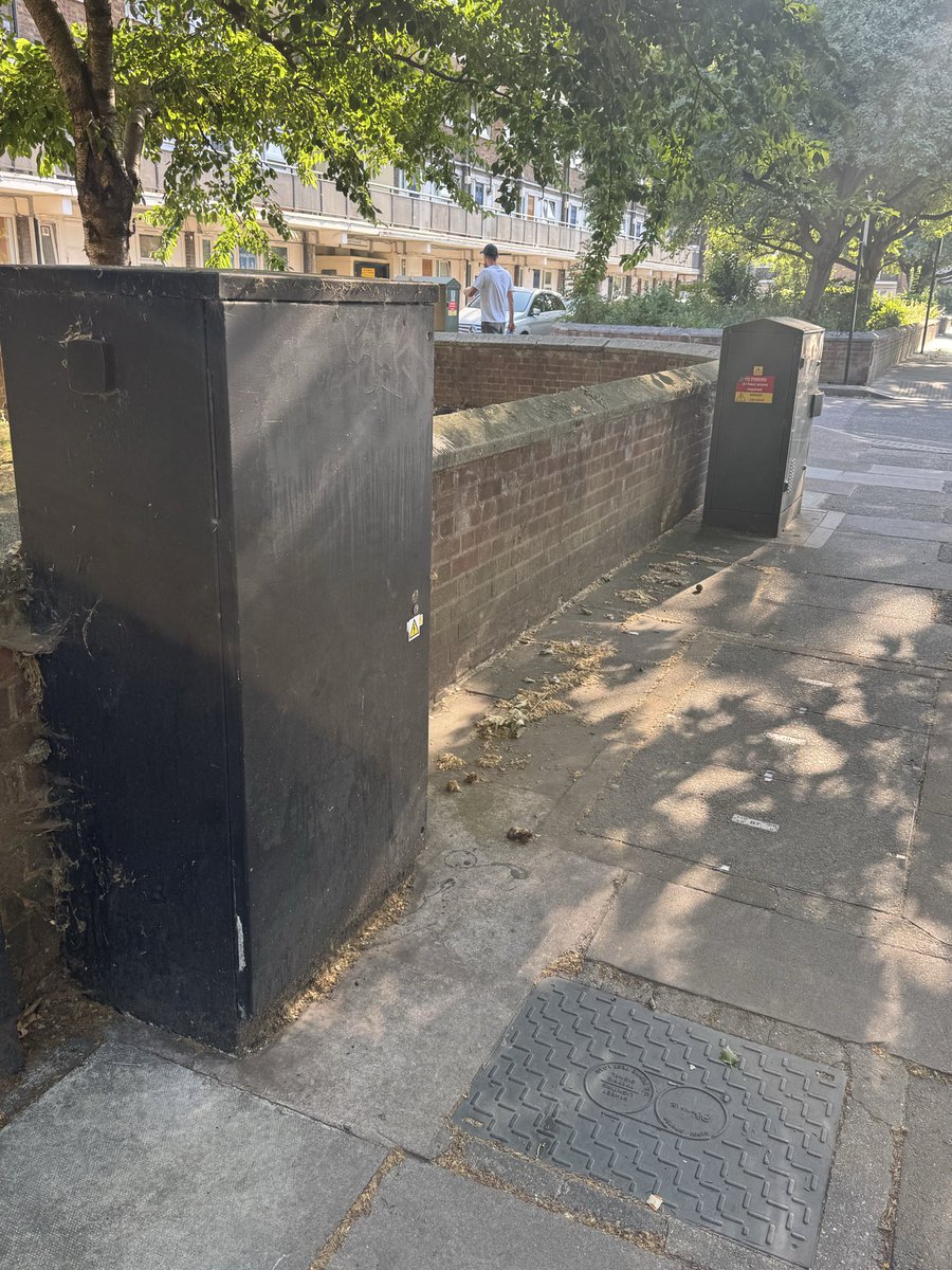 Shitilante's tweet photo. This dog waste on Abbey Street has been reported via @lb_southwark website. Let’s see how long it takes them to clean it up before children roll around in it. 

@sezking78
@coyleneil
@SunilChopraM
@EmilyAHickson
@Sam_Dalton_1
@SouthwarkLabour
@LBandWBLABOUR
@BOSLabour https://t.co/1NYQCupQnt