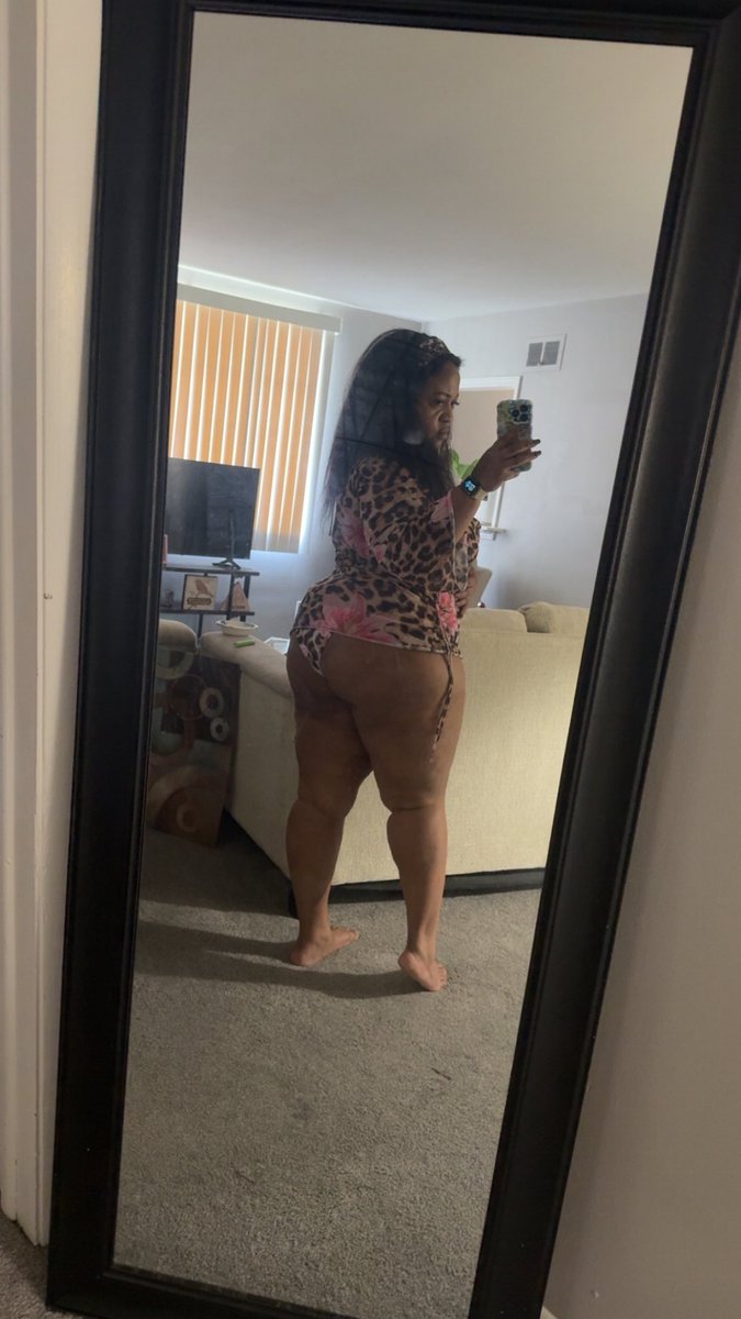 _callMeChellie's tweet photo. It’s hot af this summer https://t.co/NEFDItvtVo