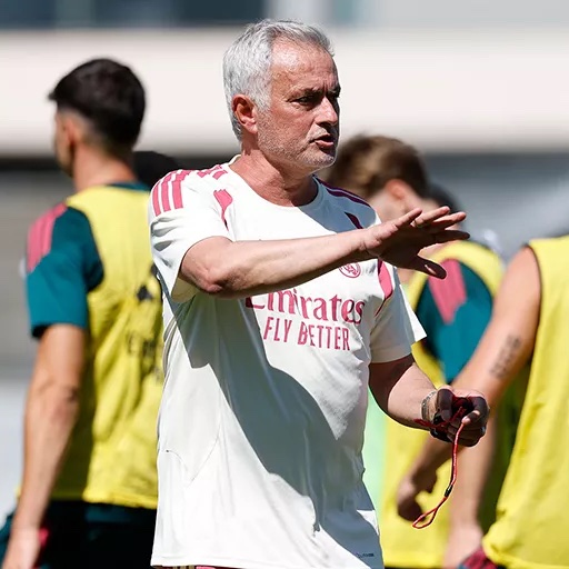MadridXtra's tweet photo. 🚨⚪️ Real Madrid 1st day training report:

“Training began in the gym, and afterward the players, along with a group of youth academy players, did warm-up drills on the pitch that combined physical exercises and ball work.

They then completed demanding possession drills under pressure and various possession exercises that ended with shots on small goals.

Finally, they played several matches on a small pitch.”