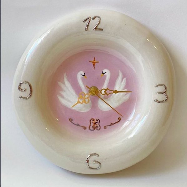 lookatthisthin's tweet photo. pink or blue swan clock https://t.co/DPdzVcbdhz