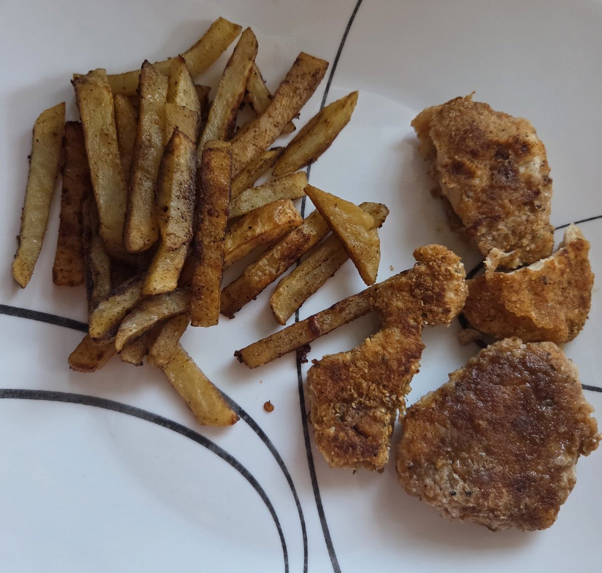 ttobyshusband's tweet photo. Me! I love to cook, especially for Toby. I've learned what he likes and doesn't, he's extremely picky and will only eat my cooking or fast food, but idm, I like making sure he's eating well!! Here's some of the meals I've made recently :] #Snickerdoodle https://t.co/EFN2EvHv3M