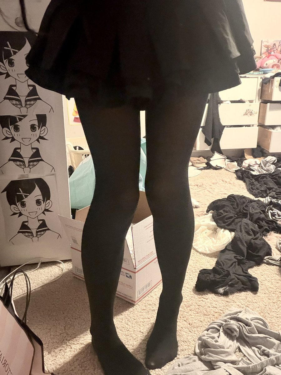 rerorerorero01's tweet photo. wearing tights are the key into someones heart https://t.co/UXPZ5H7vsB