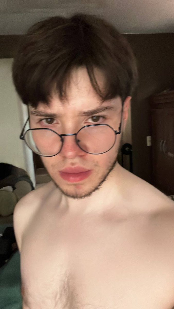 KngPv4's tweet photo. Me veo más guapo cuando pongo cara de qlo jajsja https://t.co/JEfby0tE9H