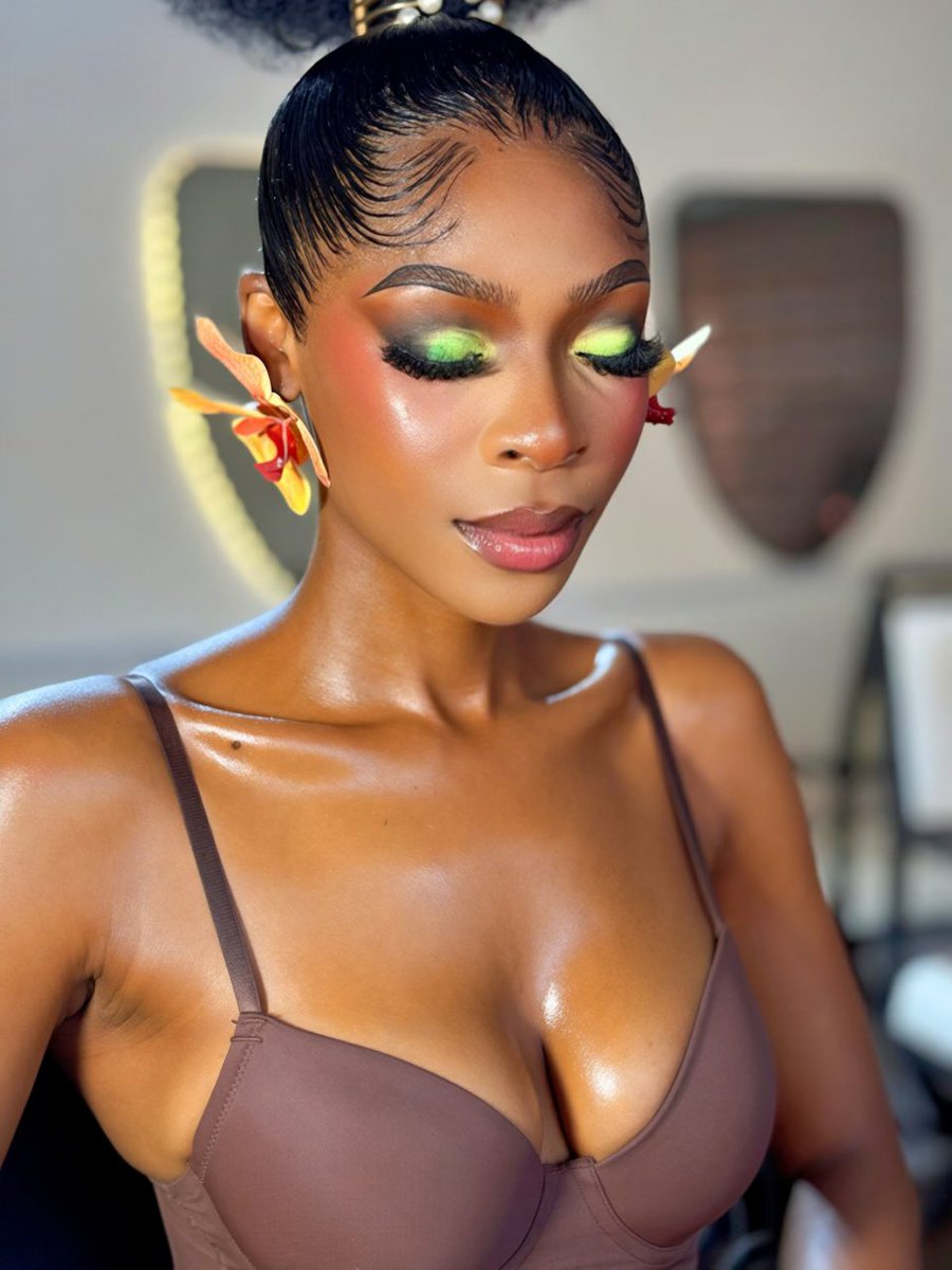 lucia_ephraim's tweet photo. FaceCard 🥰🦋
Glammed by glowbygold @glowbyglod
Hair by IFENKILI @ifenkili27
#muse https://t.co/ppkHAfMaTF