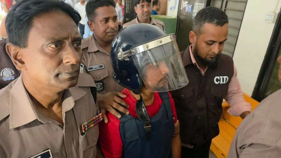 hrcbm's tweet photo. 🚨 Bangladesh: DB police arrested Palashbari temple founder Haridas Chandra after midnight, after hardline agitation over a Lord Ram statue. HRCBM warns of possible religiously motivated retaliation and urges urgent international scrutiny.
https://t.co/jcE027i76U 
#FoRB #Bangladesh #BangladeshPolitics #Hindus @UNHumanRights @cnnbrk @dailystarnews @USAmbBangladesh #ReligiousFreedom #HumanRights #BangladeshMinorities #HinduRights #MinorityRights #RuleOfLaw #minorityrights #breakingnews