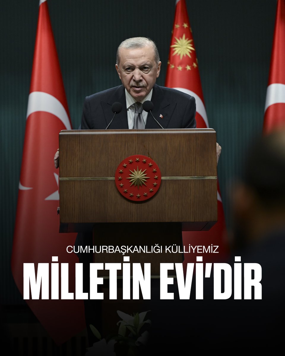 RTErdogan's tweet photo. NATO Zirvesi, “Cumhurbaşkanlığı Külliyesi’ne ne gerek var” diyenlere, “iktidara gelirsek Külliye’yi yıkacağız” diyen vizyon fukaralarına bu eserin ne işe yaradığını, ne amaçla inşa edildiğini, Türkiye için ne manaya geldiğini çok net biçimde göstermiştir.                         

Cumhurbaşkanlığı Külliyemiz, tıpkı Gazi Meclisimiz gibi devletimizin ve 86 milyonun temsil makamıdır.

Malum çevrelerin hedef aldığı bu mekân Milletin Evi’dir.

Burası, asırlardan süzülüp gelen devlet aklının, milletimizin dünya sahnesindeki itibarının, Türkiye’nin güç ve ağırlığının mimari zemindeki buluşma noktasıdır.

Eski nizamın yoğun bakımda olduğu, yeni sistemin ise doğum sancıları çektiği bu dönemde küresel diplomasinin kalbi Külliyemizde atmaktadır.