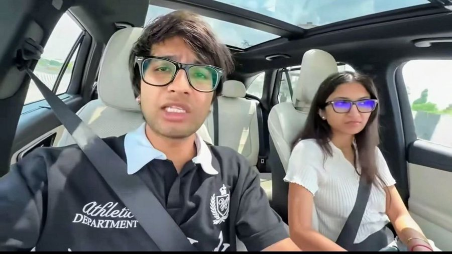 ibinsightspulse's tweet photo. 🚨 BIG NEWS
YouTuber Sourav Joshi claimed E20 fuel reduced his Mercedes' mileage from 17 km/l to 5 km/l.
Mercedes says its vehicles have been fully compatible with E20 since 2020. Following criticism, the ethanol reference was removed from the video.
#iBluu #Mercedes #YouTuber https://t.co/VZzYwMDQ6R