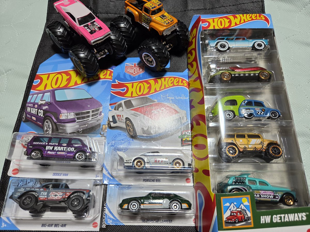 MuXiong20802's tweet photo. 先日のリサ店巡り休日のリフレッシュ🚗トイザらスに行きお安くなった5Pack発見以前師匠に譲っていただいたコックニーキャブのバリ発見即購入😁✨✨その後ロケットトイズさんへ今回はコレクティブルKINGKUDA
とルース購入カルソニックカラーに一目惚れして1台ゲットしちゃいました😁✨ https://t.co/Gg87S7PLs2