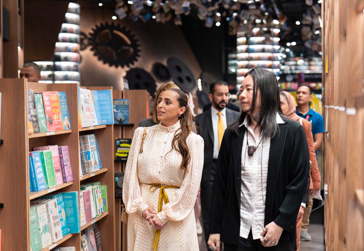 Bodour's tweet photo. It was exciting to witness the signing of an agreement to bring the @BookXcess model to the Middle East and Africa through Sharjah. More access to books means more opportunities for people to read, learn and connect through culture. https://t.co/O4HaFsRll5
