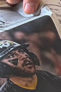 pictox's tweet photo. @laralogan Steelers play baseball now? https://t.co/km3aRPIy50