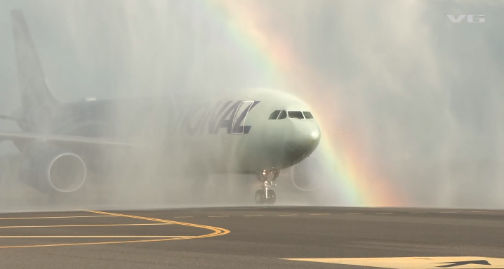 norwegianesc's tweet photo. ✈️🚣RO RO RO RO Airlines has landed in Norway! At the airport, they're welcomed with a water cannon salute and Norwegian supporters before being taken to the Royal Palace to meet our King. Afterwards, they'll head to the Palace Square to RO together with the supporters and members of the Royal Family. The final night of celebrations in Oslo is about to begin. A glorious kind of chaos that says everything about who we Norwegians are. We didn't win the World Cup, but they are the world's greatest Norwegian football team! 🇳🇴