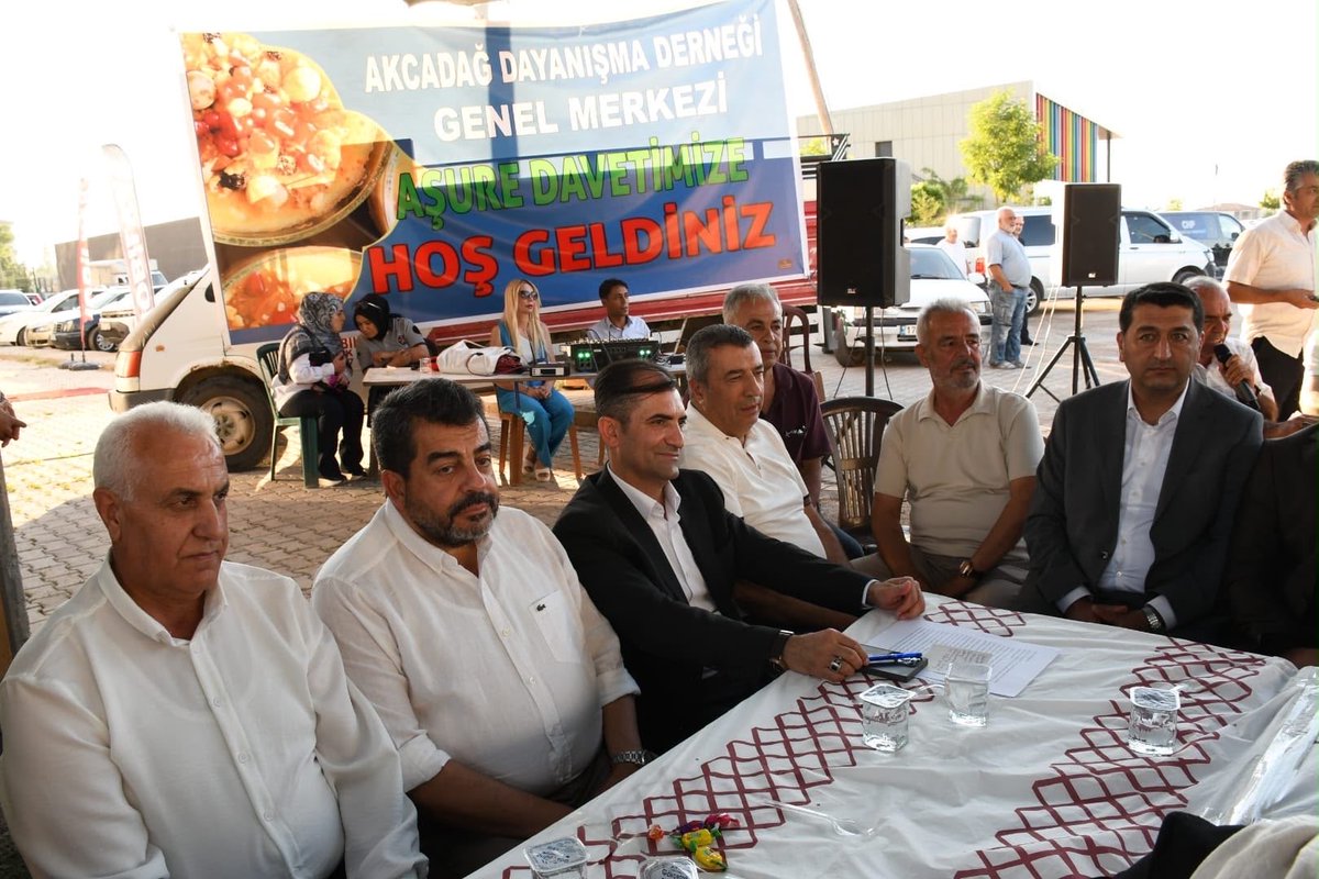 mahmutboyraztr's tweet photo. Paylaşmanın, birlik ve beraberliğin simgesi olan aşure programında bizleri bir araya getiren Akçadağ Dayanışma Derneği’ne teşekkür ediyoruz.

Misafirperverlikleri ve samimi ev sahiplikleri için Akçadağ Dayanışma Derneği Başkanımız Murat Maskar ile kıymetli yönetim kurulu üyelerine teşekkür ediyor, düzenledikleri bu anlamlı programın hayırlara vesile olmasını diliyoruz. Rabbim birlik ve beraberliğimizi daim, muhabbetimizi bereketli eylesin.