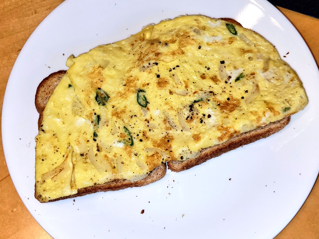 cellswordrin's tweet photo. Brunch Time 🎵 Soft & Spicy 🌶️🍞 Green Chili Omelette on Whole Wheat bread 🌾ꉂ🌻#simple is Best. #Foodie #Foodies #breakfast #brunch #TorontoEats #goodmorning #GoodAfternoon #Toronto #GoodVibes #allday #anyday #HaveABrightDay #HappyNewWeek ❤️ https://t.co/gPdUgE4Z6M