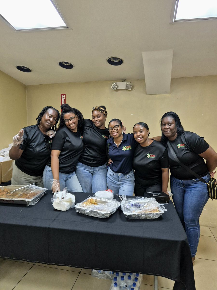 WeSayYESTT's tweet photo. Youth development. Empowered communities. The work of We Say Y.E.S. is possible because of those who invest in young people and create opportunities that matter.

📸 Featuring our Founder, TAP Coordinator, two community youth chaperones, and two Achievers/Graduates. 💪🏾

#WeSayYES https://t.co/bSoTbvpBLH
