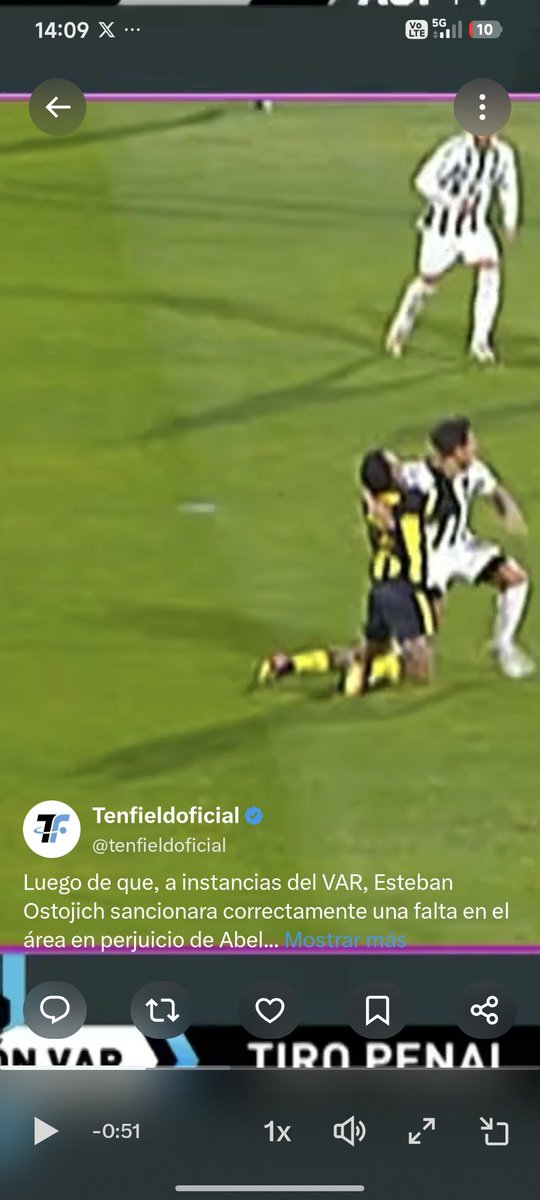 Alvaroger's tweet photo. @f_mpanda @PERDONENNOS Cuando van corriendo hacia la línea de fondo Abel y el de Racing se están agarrando los 2 Abel corta hacia el centro Abel le agarra el hombro para ganar la posición el otro sigue con el brazo en su hombro/cuello, es un forcejeo y los 2 se agarran. https://t.co/5AwFserIp4