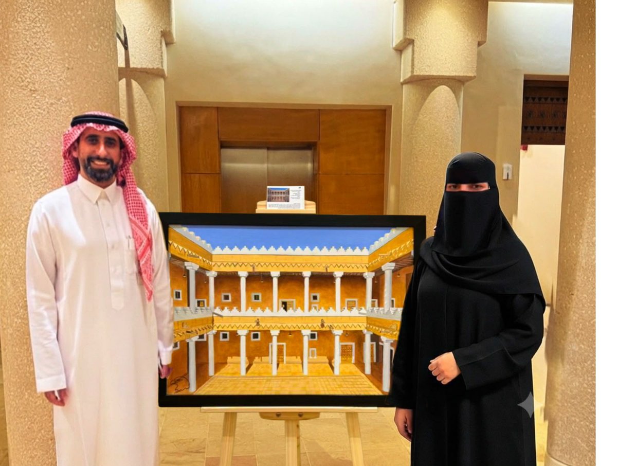 nsrsha's tweet photo. تم بحمدالله وفضله مشاركتي بمعرض الفن التاريخي ، في داره الملك عبدالعزيز ولقد اهديت لوحتي التي عملت عليها لمده 3 شهور لداره الملك عبدالعزيز تعبيرا عن مدى حبي لوطني وللمؤسس المغفور له باذن الله الملك عبدالعزيز ال ��عود🌺 https://t.co/2Z8fvhk2zg