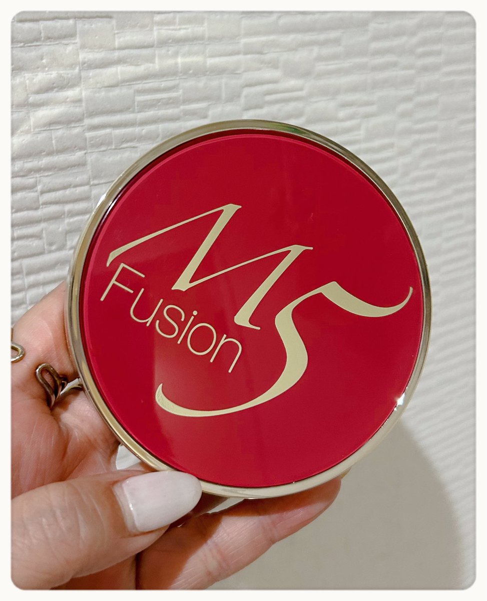 choa1128's tweet photo. M5fusion      
エムファイブフュージョン　 
フェイスフィットクッション

23N（オークル）

シワやくすみを均一に
カバーしてくれて崩れにくく
最大72時間メイクが持続

SPF40

#フェイスフィット
#クッションファンデーション
#M5fusion
#エムファイブフュージョン
#PR https://t.co/oSnztdwTPu