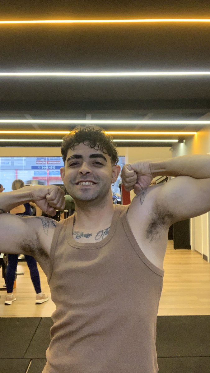 EuSouBui's tweet photo. Eu to muito feliz de como meu corpo ta se transformando 
🥰 https://t.co/D10h0R9WGq