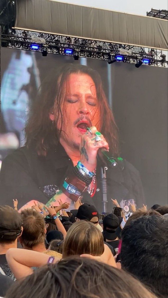 johnnyfans15's tweet photo. Every note means more because of you. 🎙️
I can't thank all my fans and supporters enough. Your love and energy make every moment unforgettable.

What's your favorite part of a live show?
A. Singing along 🎶
B. The atmosphere 🔥
C. The memories ❤️ https://t.co/Tr5l0Pvq7U