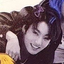 fkubluehouse's tweet photo. remember when jungkook drew wild hairstyles for the members but gave himself a pretty little bow with hairpins 😭😭😭 https://t.co/GAOf9qpPei