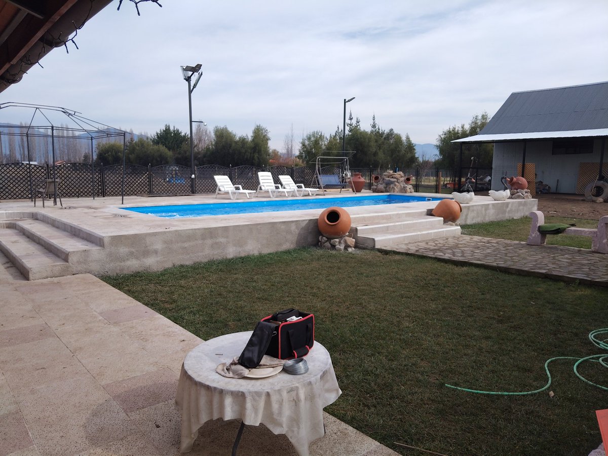 washitooo's tweet photo. @KastEmperador @Marcelonko @FachoEscalona Si piscina pública 😂😂😂 quierete un poco chupapicos ctm ignorante y aweonao.
Ya po sube la de tu piscina pa compararla perro guardián y la ctm 😂😂😂 https://t.co/duICkxBBOb