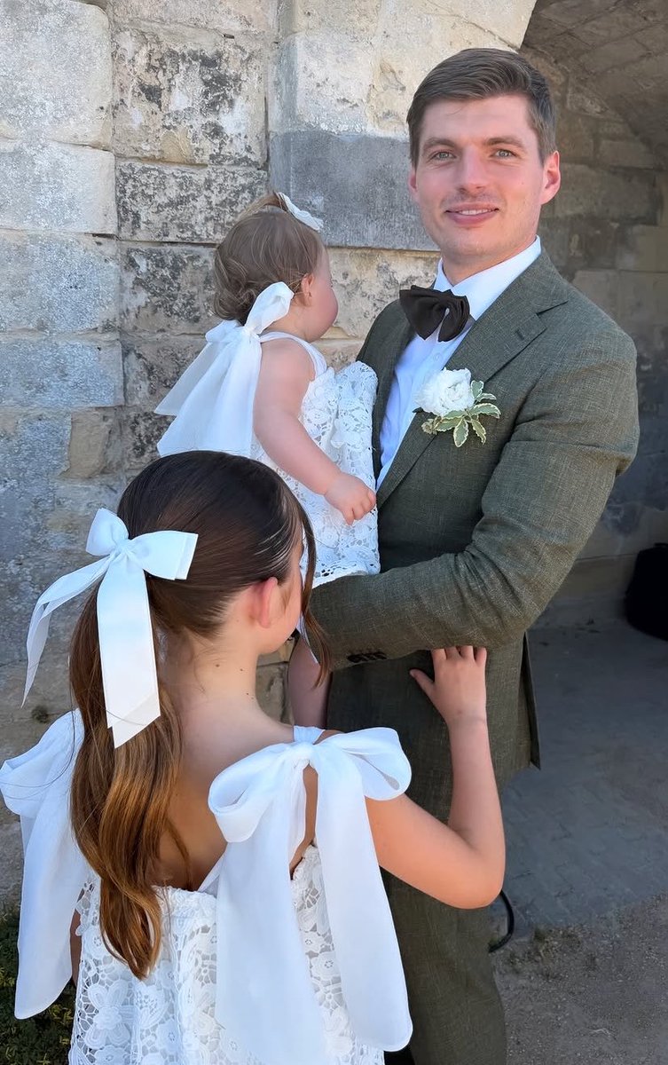 cantverstopim's tweet photo. SCREAMING CRYING THROWING UP HES SO DAD https://t.co/n7wobStWQD