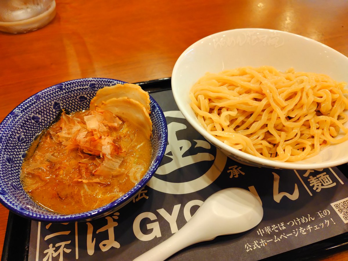 daizu51storm's tweet photo. 福生(志茂)のラーメン花月嵐でつけ麺を食べた！
限定の濃厚魚介つけめん 玉(ぎょく)並+グレープフルーツサワー+餃子！
かなり濃厚だね https://t.co/2lZIWA7tGe