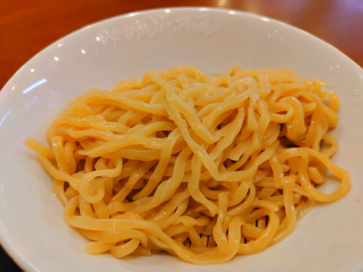 daizu51storm's tweet photo. 福生(志茂)のラーメン花月嵐でつけ麺を食べた！
限定の濃厚魚介つけめん 玉(ぎょく)並+グレープフルーツサワー+餃子！
かなり濃厚だね https://t.co/2lZIWA7tGe