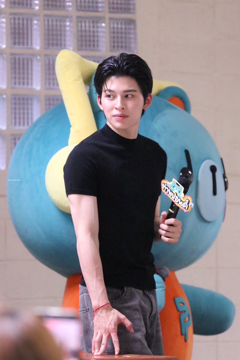 22isTwentyTwo's tweet photo. หล่อมากกกกกกกกกก

PEACH AND ME LIVE

@ppnaravit #ppnaravit 
#PeachAndMeSeriesLive https://t.co/VBV3FgUK5G