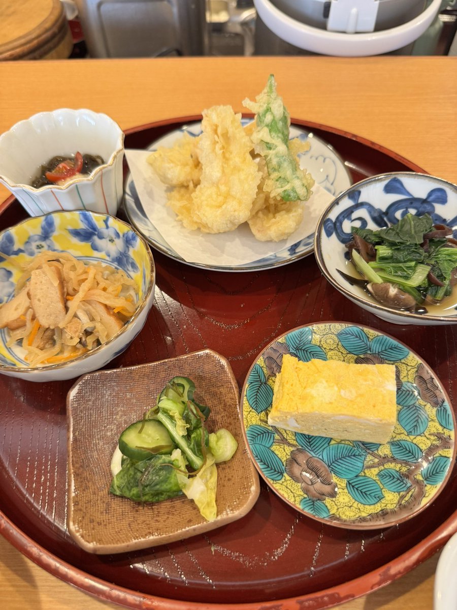 cyber_kiyo's tweet photo. 手作り和食つぐみ
つぐみ 鶏天と彩��小鉢膳 ￥1450- https://t.co/GMprjVUscC