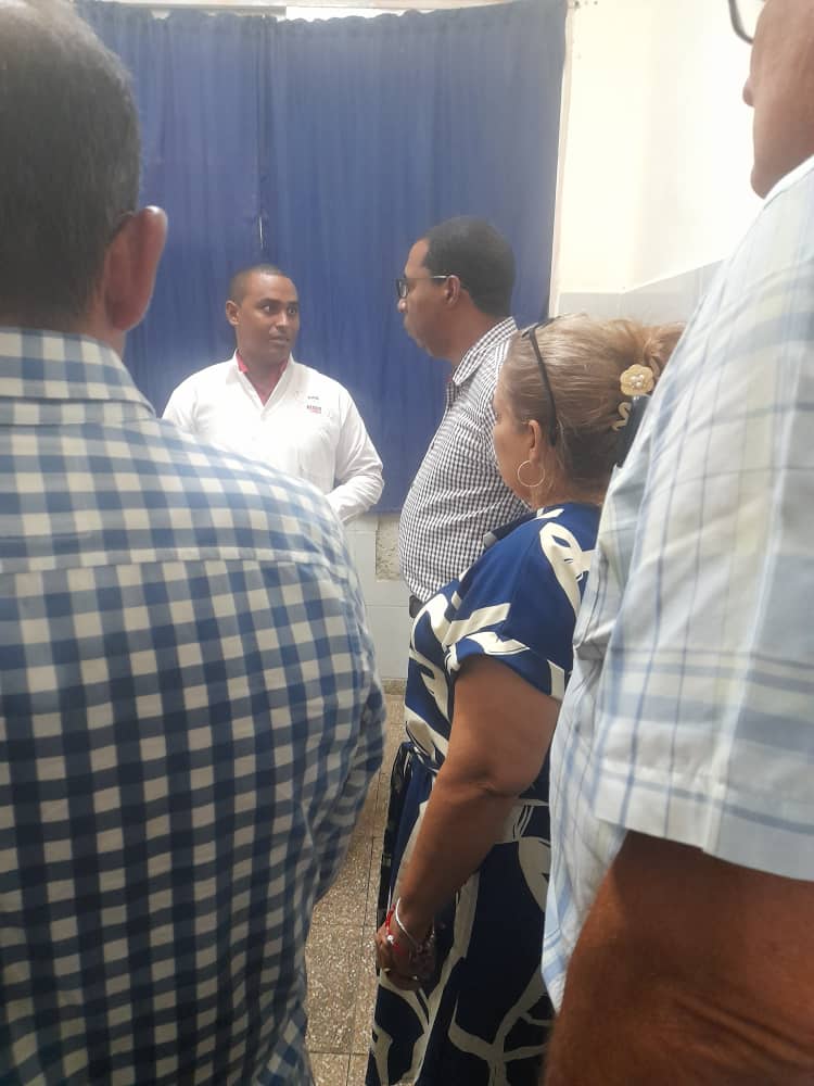 DirectorProvin3's tweet photo. Chequea Vice Ministro de Salud Julio Guerra las instituciones hospitalarias de #Mayabeque
Intercambio con los cuadros, trabajadores y con la población en loa servicios.
#CubaPorLaVida
#MiMoncadaEsMiPatria https://t.co/1XO7WRVYf1