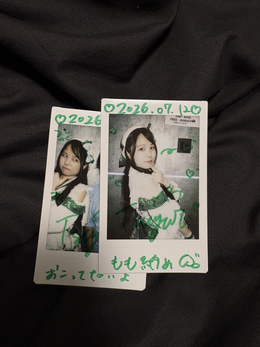tsuyurhythm's tweet photo. ライブおつツユちゃん⸜(*´꒳`*)⸝

やっとこチェキを渡すことが
出来ましたわ〜😂

嬉しいことにツユちゃん待ちが多くて
タイミングが合わず、なかなかチェキ撮れなかったから結構撮れないんじゃないかと👉🏻👈🏻💦ｱｾｱｾ

無事撮れてﾖｶｯﾀ( ߹꒳​߹ )💚ྀི

#つゆりに愛をつーゆー https://t.co/vkIyMN1N7v