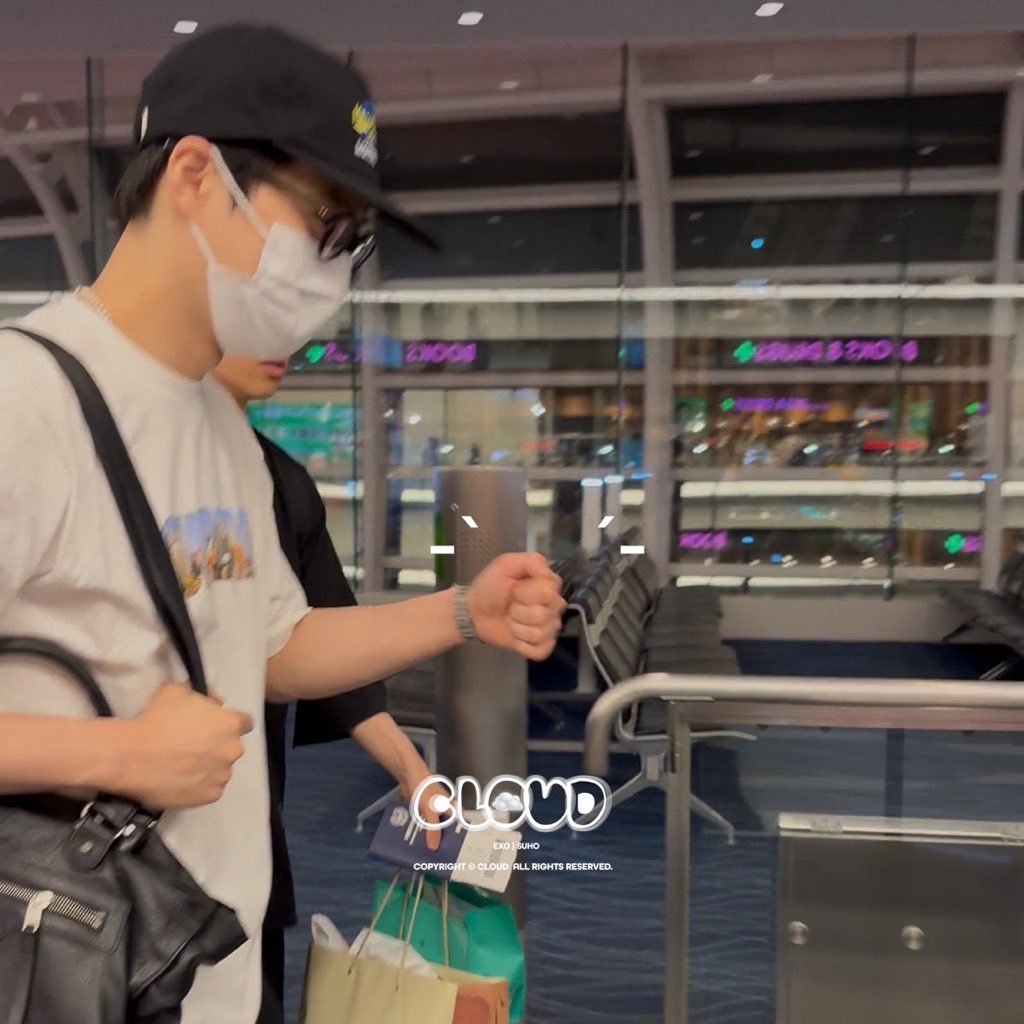 CLOUD_rto's tweet photo. 260714 HND #수호 #SUHO #김준면  
"SUHO tch " 해주셔서 고마워👍🏻ON‼️
역시 형이 최고얔ㅋㅋㅋㅋㅋㅋㅋㅋㅋㅋㅋ https://t.co/LtM80HQCBY
