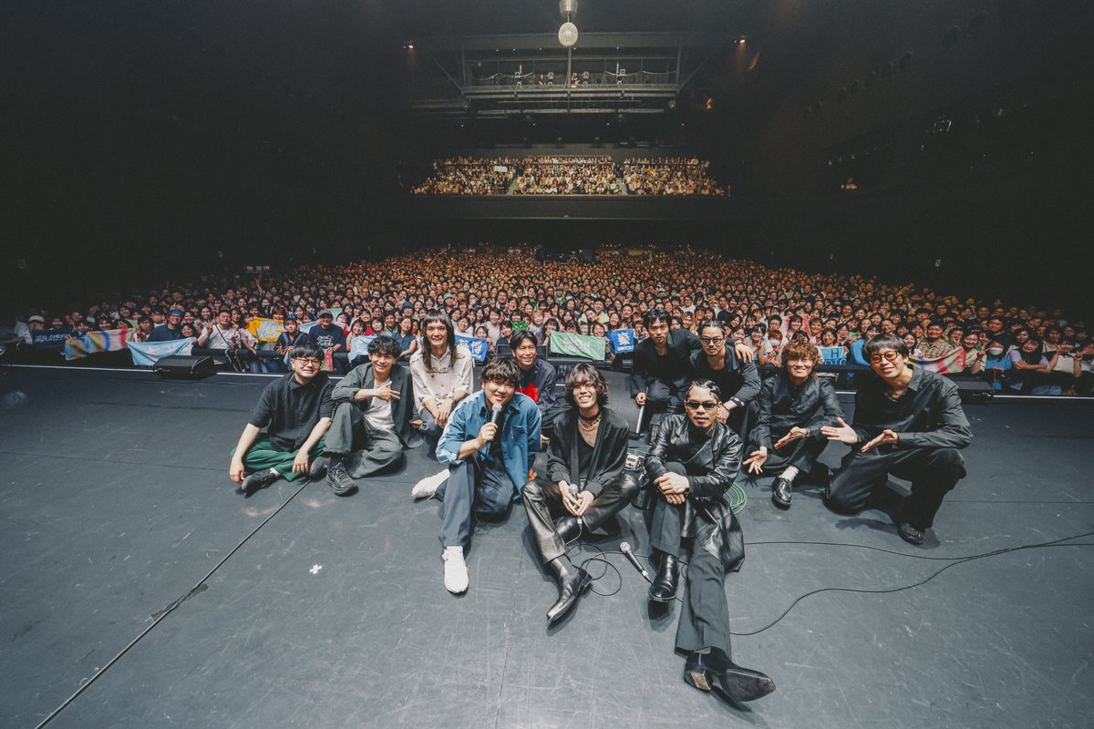 live_natalie_mu's tweet photo. ライブナタリー “離婚伝説 × 秦 基博”

マジックアワーのような奇跡の雰囲気に包まれたツーマンライブが終演しました。

後日、音楽ナタリーにてライブレポが公開予定。
お楽しみに！

撮影：西槇太一 https://t.co/MR7tS13Kp8