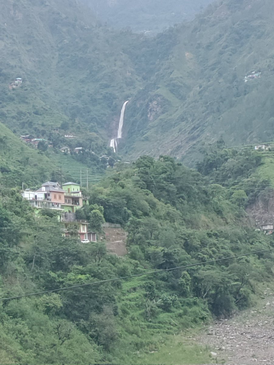 VaruNRoxy's tweet photo. #himachal Hanogi waterfall https://t.co/OUJHxNbBCP