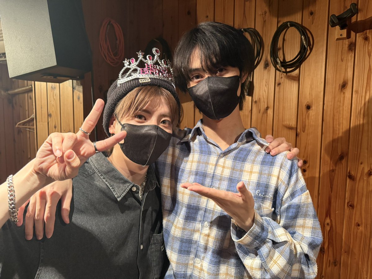 PRIBEAST's tweet photo. 《しゅんぺいといっしょ！出張編〜HBDスペシャル〜》
ご来場いただいた皆さま、ありがとうございました🧡

Shunpeiの誕生日をたくさんの皆さまと一緒にお祝いでき、最高の一日になりました🎂✨

ちゃんとおまじないしてから階段降りましたか…？👻

👇PRIBEAST、次回のイベント情報

《PRIBEASTのプラビってこ！mini vol.2
終わり！？始まり！？
60分ノンストップライブ！》

🗓️7/14 （火）
⏰ OPEN 18:15 / START 18:30
📍RE : LIVE HALL
[🎫]
前売 ¥500 / 当日 ¥500
前売りチケット販売開始
2026/07/09 22:00〜
🔗https://t.co/P9dYXMkYxC

ご来場をお待ちしております👑🐺

#PRIBEAST